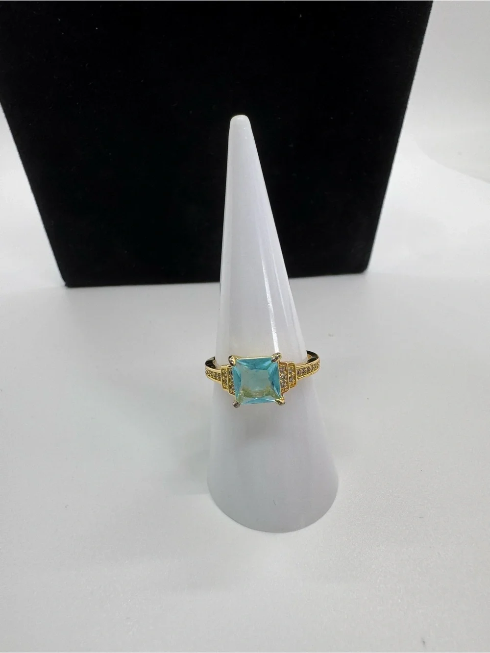 Bomb Party Gold-Plated Ring with Princess cut Blue Topaz Gemstone